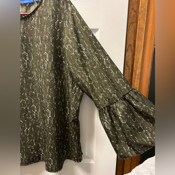 🌲🌲Apt. 9 Olive Patterned Blouse🌲🌲 - Picture 3 of 3